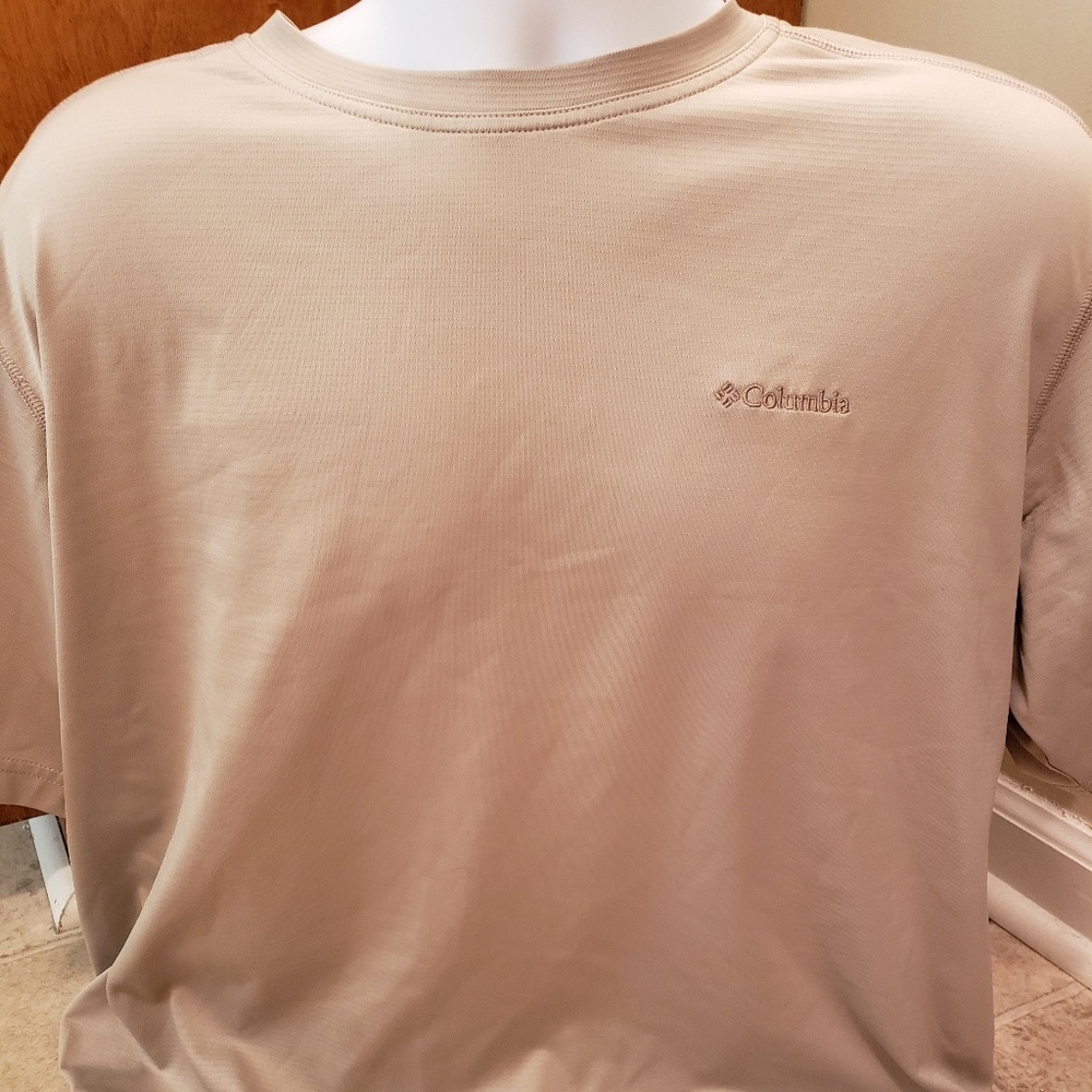 Gorgeous tan Columbia shirt, Like New!